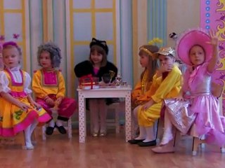 Дети рассказывают сказку из спектакля КОШКИН ДОМ