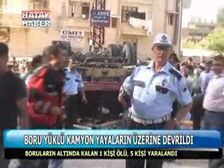boru yüklü kamyon devrildi