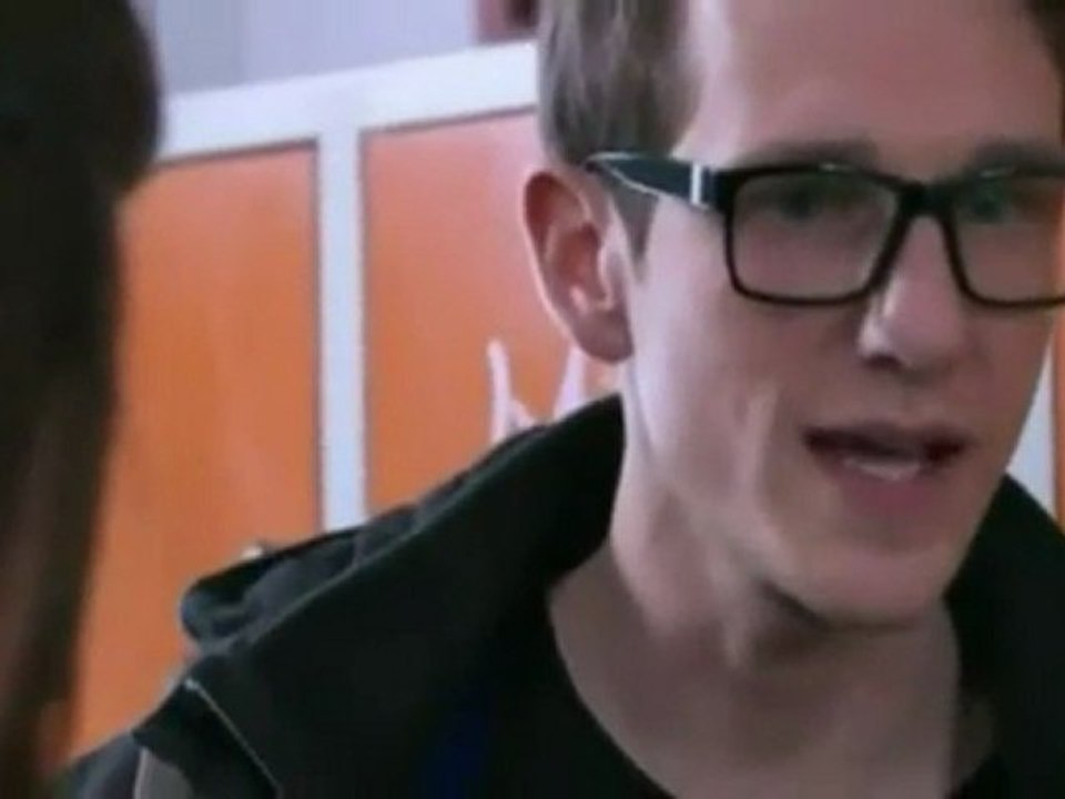 JE 009  (lezmovie)