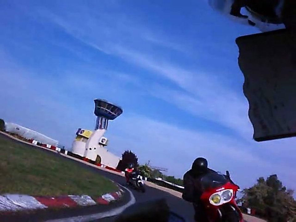 circuit Carole 06.05.2011 tt600 VS cbr VS gsxr (1988)