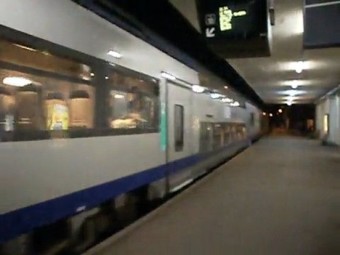 Arriver d'un TER en gare de Chartres