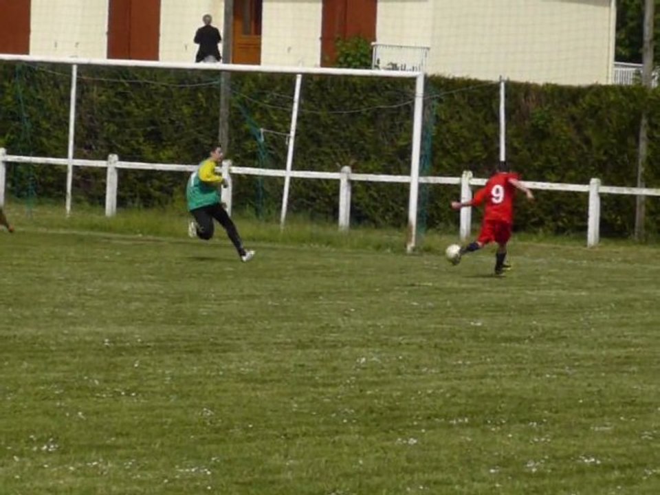 Les 2 buts de Thomas