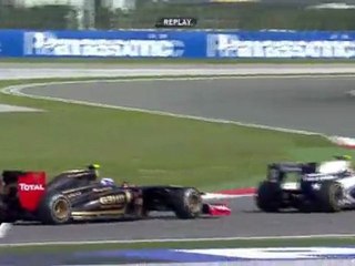 F1 2011 Turquie / Course : Petrov Pushes Heidfeld Off