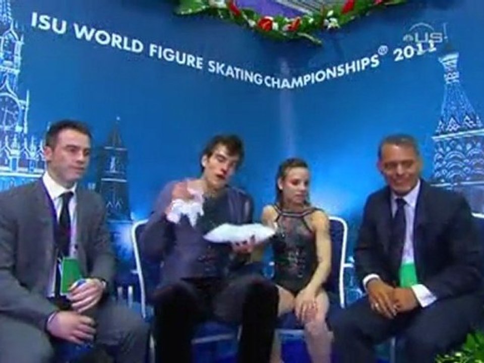 Il se casse le nez en plein patinage artistique !