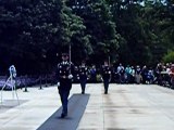 La relève de la garde au Cimetière National Militaire d'Arlington (Virginia, USA) le 8 mai 2011