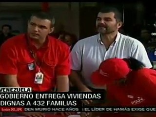 Gobierno venezolano entrega viviendas dignas