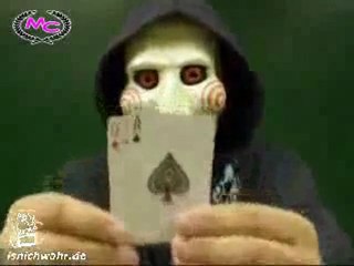 пила профессионально показывает фокусы