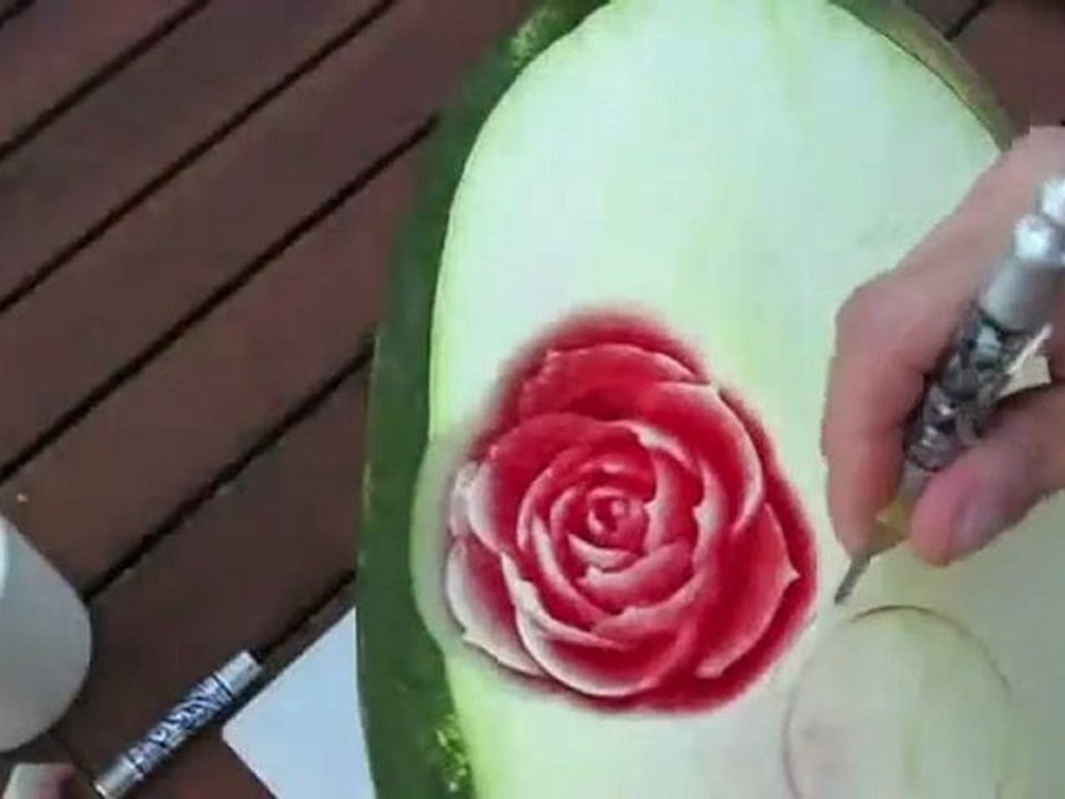 des Sculptures sur pastèques