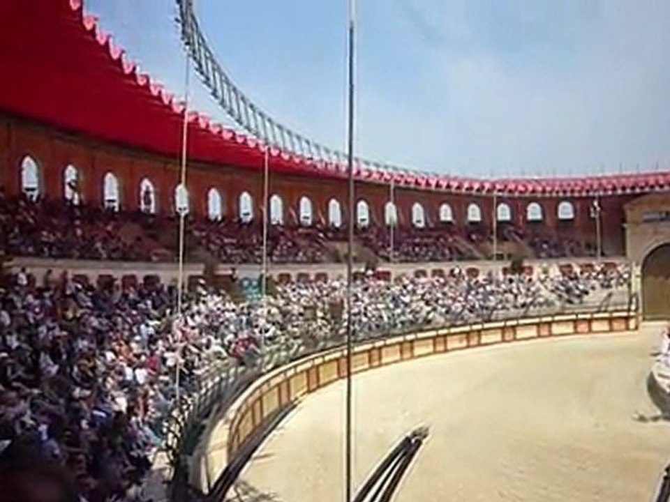 Puy du fou - Le toit se ferme sur l'arene