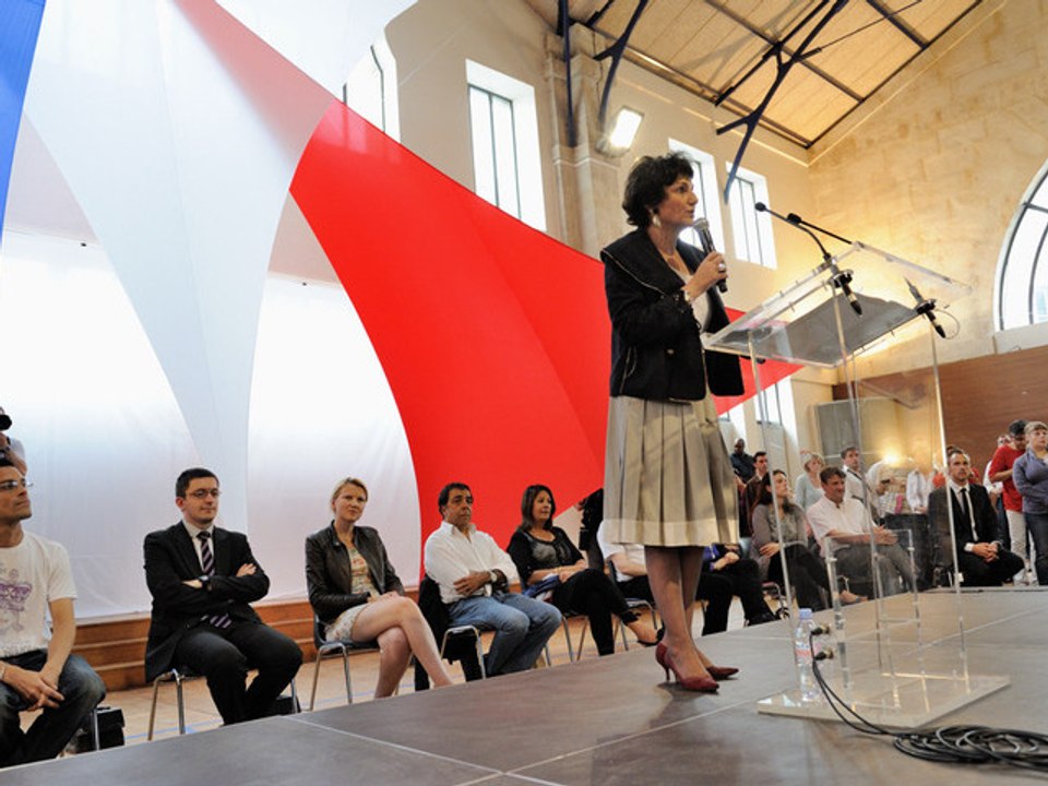 D. Bertinotti rend hommage à F. Mitterrand