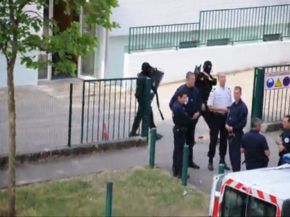 Intervention du GIPN dans un appartement de Chenôve