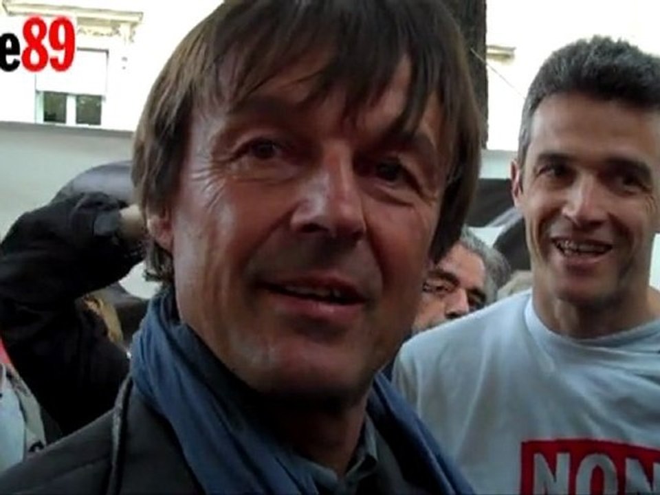 Retrouvailles Eva Joly-Nicolas Hulot à la manif contre les gaz de schiste