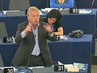 Migrants tunisiens : "L'Europe doit s'ouvrir et être solidaire" selon Daniel Cohn-Bendit