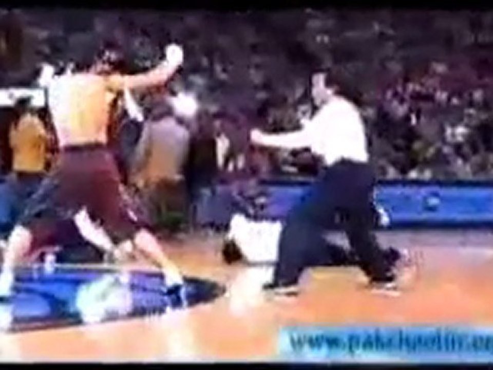Tony Jaa (live)