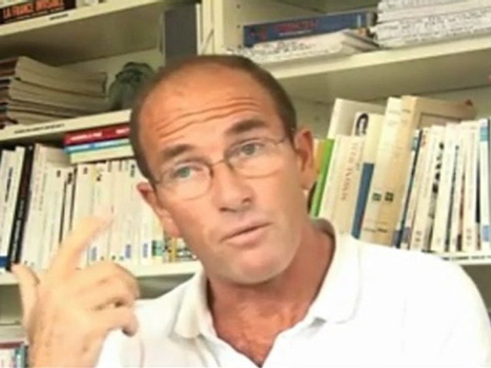 Les POLITICIENS FRANçAIS ont TRAHI le PEUPLE !! Etienne Chouard - Sortir de l'UE 2/4