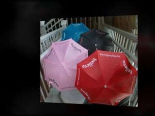 Acquiring a Small Umbrella for Makeup Protection