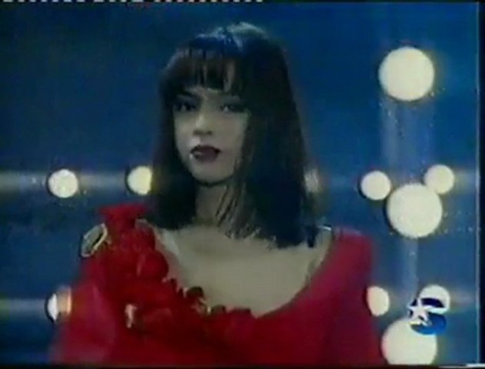 Ebru Gündeş Demir Attım Yanlızlığa