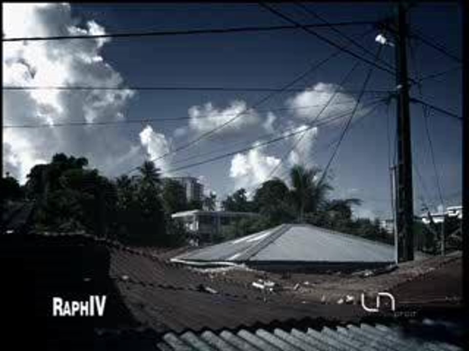 AdmiralTfeat.Diam's-LesMainsEnL'Air