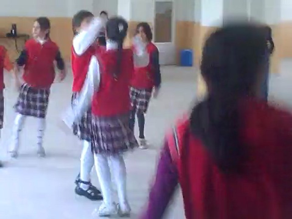 """BAHADIN ŞEHİT ALİ AKDOĞAN İLKÖĞRETİM OKULU EGE YÖRESİ HALK OYUNLARI EKİBİ"""