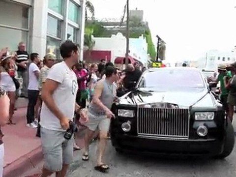 Eva Longoria Shops In Miami