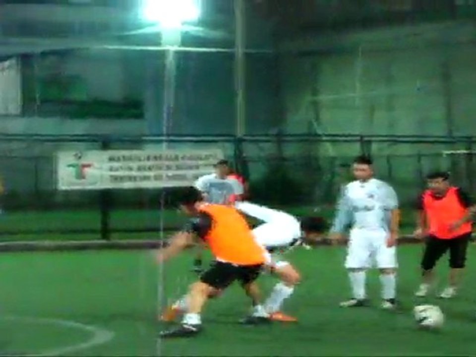 15.05.11 Kutsal Toprak - Bahçedeki Fener