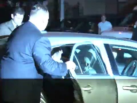 Dominique Strauss-Kahn quitte menotté le commissariat de Harlem