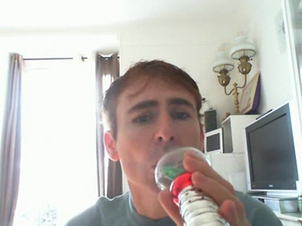 Wiwi égratigne "jouez moi un tango"