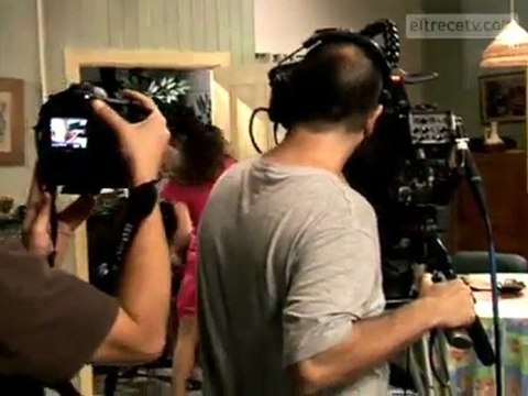 Las chicas se agarran de los pelos en Herederos