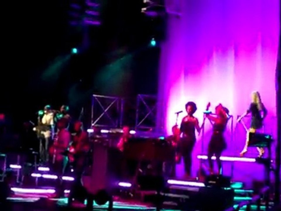 Sheryl Crow & The Thieves - "Sign Your Name" & "Miss You" (2011)