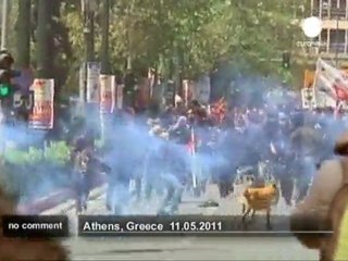 Video herunterladen: Greeks strike in anger at austerity plan - no comment