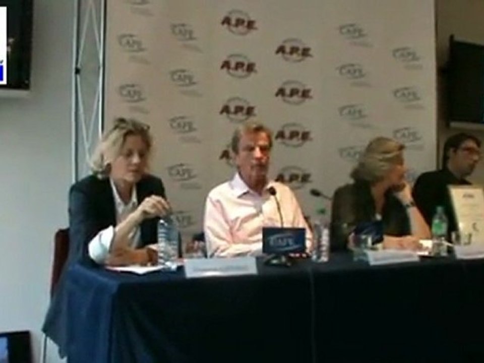 BERNARD KOUCHNER FACE A FREDDY MULONGO ET ROGER BONGOS SUR LES OTAGES ET LE CAS DE BABY BALUKUNA
