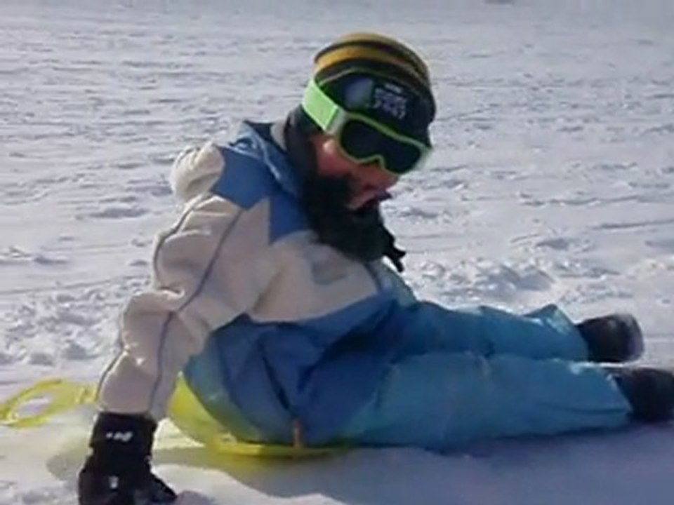 30-01-2011: Victor fait de la luge...