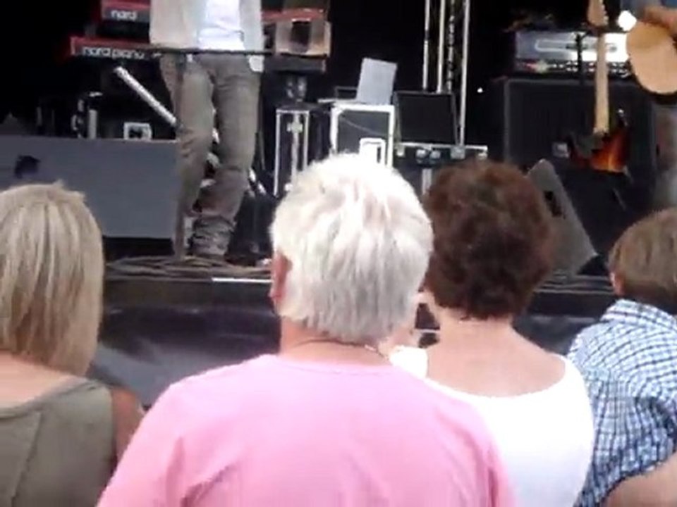 Mickael Miro - l'horloge Tourne - Festival de la grenouille bleue 2011