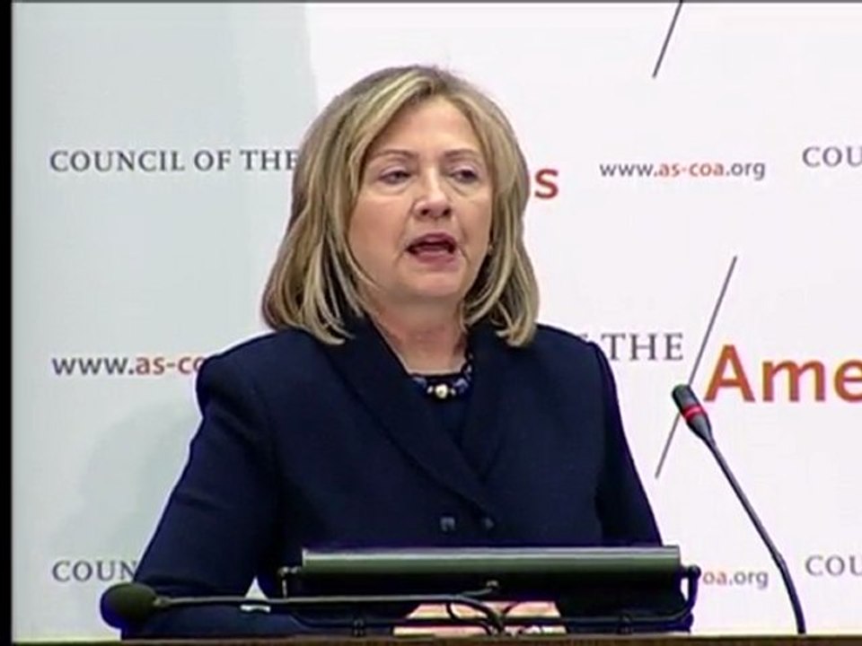 Hillary Clinton critica a América Latina