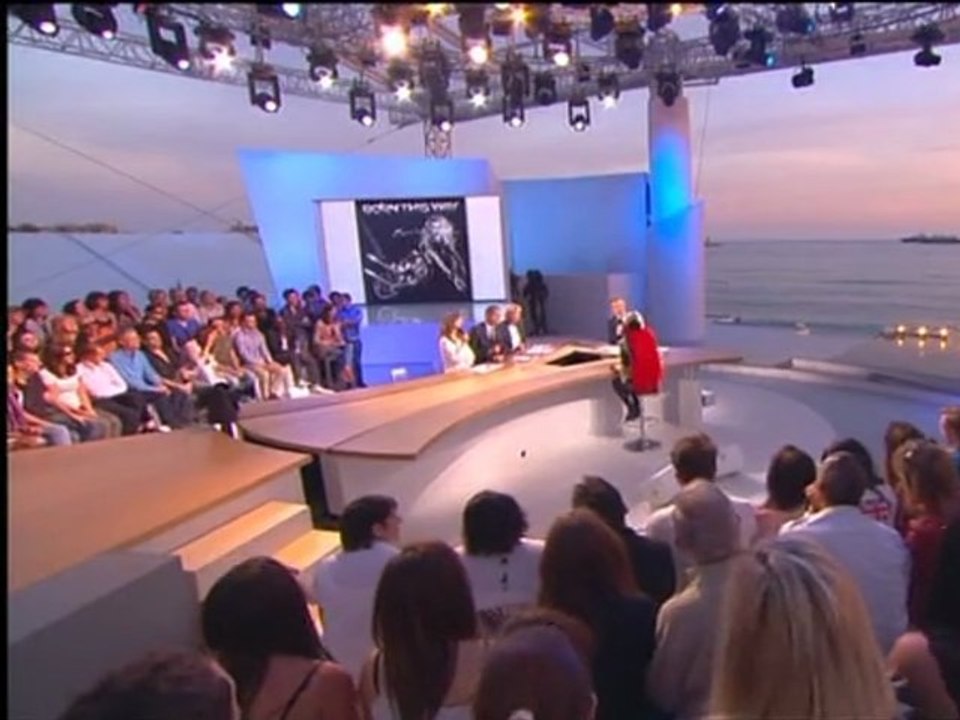 Lady Gaga enflamme le plateau de Canal +