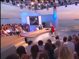 Lady Gaga enflamme le plateau de Canal +