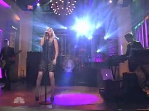 Ellie Goulding Performs Lights on Saturday Night Live