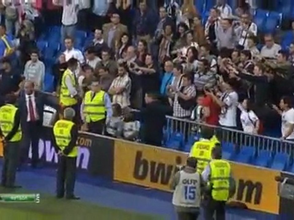 Cristiano Ronaldo gave a t-shirt fan for broken nose