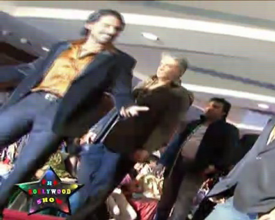 Poonam Pandey Who Promised To Go Nude,Walks The Ramp In Sexy Avatar