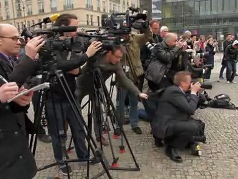 Bill Gates with Living Proof Graffiti at the Brandenburg Gate in Berlin