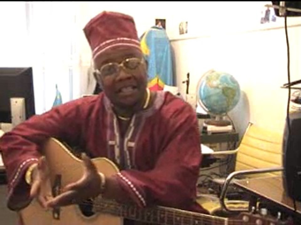MUKAMBA  AUGUSTIN  REND  HOMMAGE  A LA MERE
