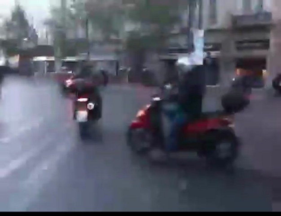 Φωτιές στην πορεία