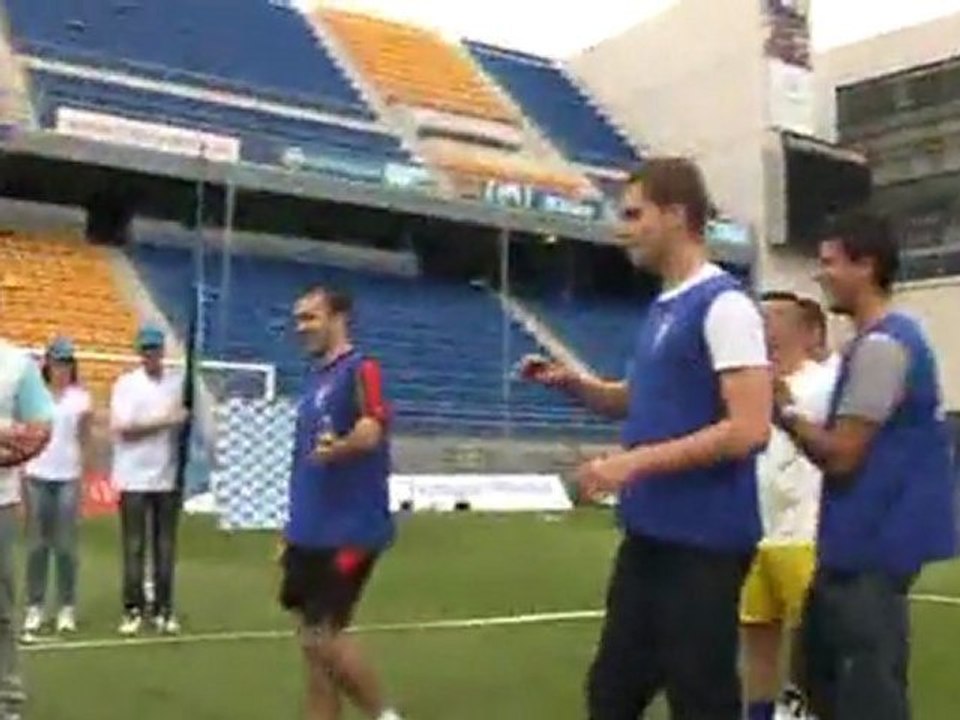 Futgolf en el estadio del Cádiz