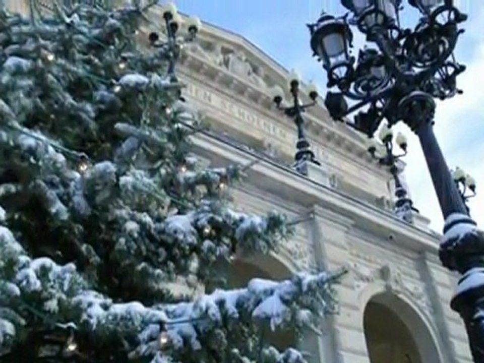 Frankfurt Alte Oper in winter footage_007537_0