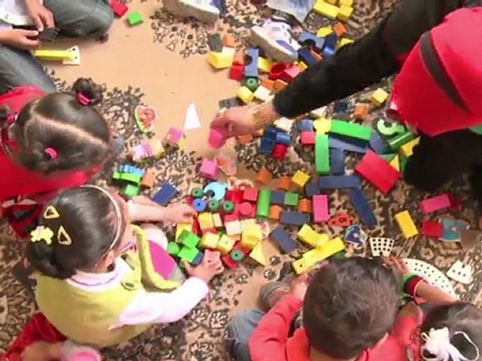Kinder der revolution: kleine libyer helfen den erwachsenen
