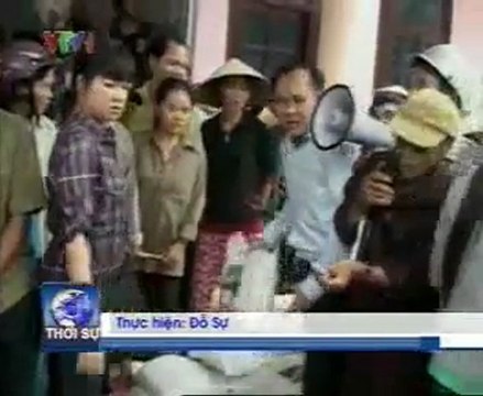 Chung tay giúp đỡ nạn nhân sau cơn bão số 9