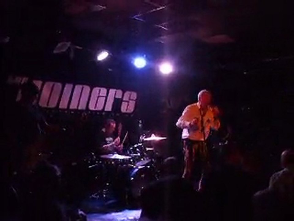 TV SMITH AND THE VALENTINES PLAY THE ADVERTS "Gary Gilmour's Eyes" Southampton Joiners, Thurs 31st Mar, 2011.