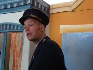 Le facteur Victor, personnage d'accueil des visiteurs de "Dernier Rappel avant Poursuites !"