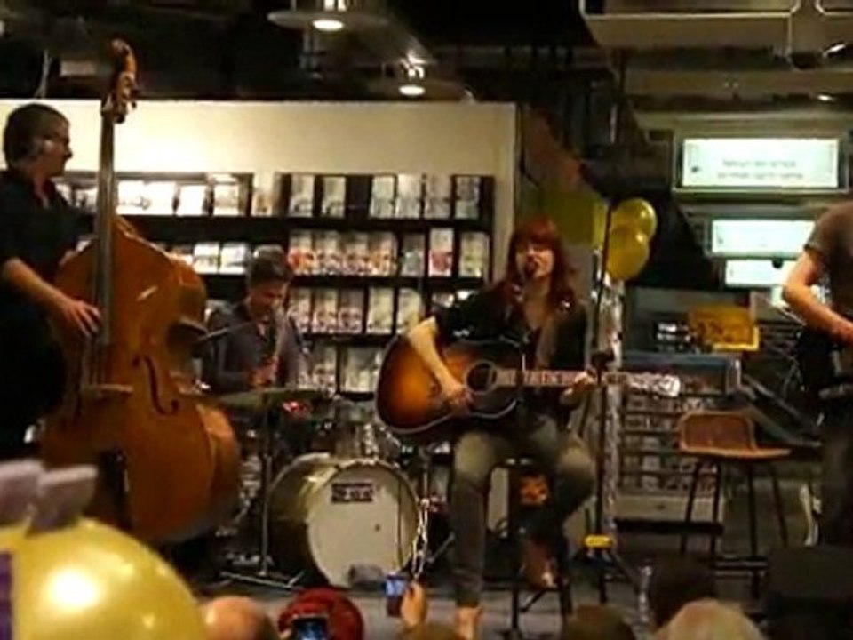 La claque - Axelle RED - FNAC Toison d'Or - Bruxelles - 12/05/2011