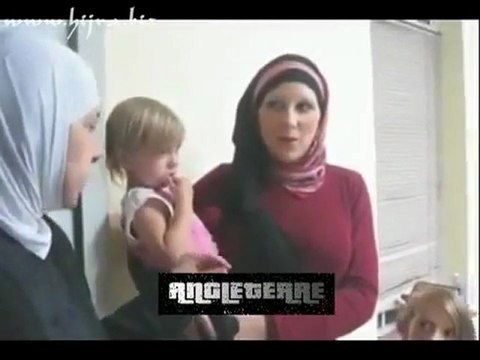 Une vague conversion à l'islam à travers le monde avec plein d'émotion...